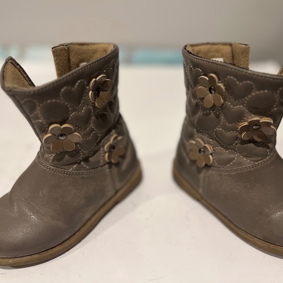 Rachel shoes brown boots with flowers size 6 toddler - Picture 1 of 7